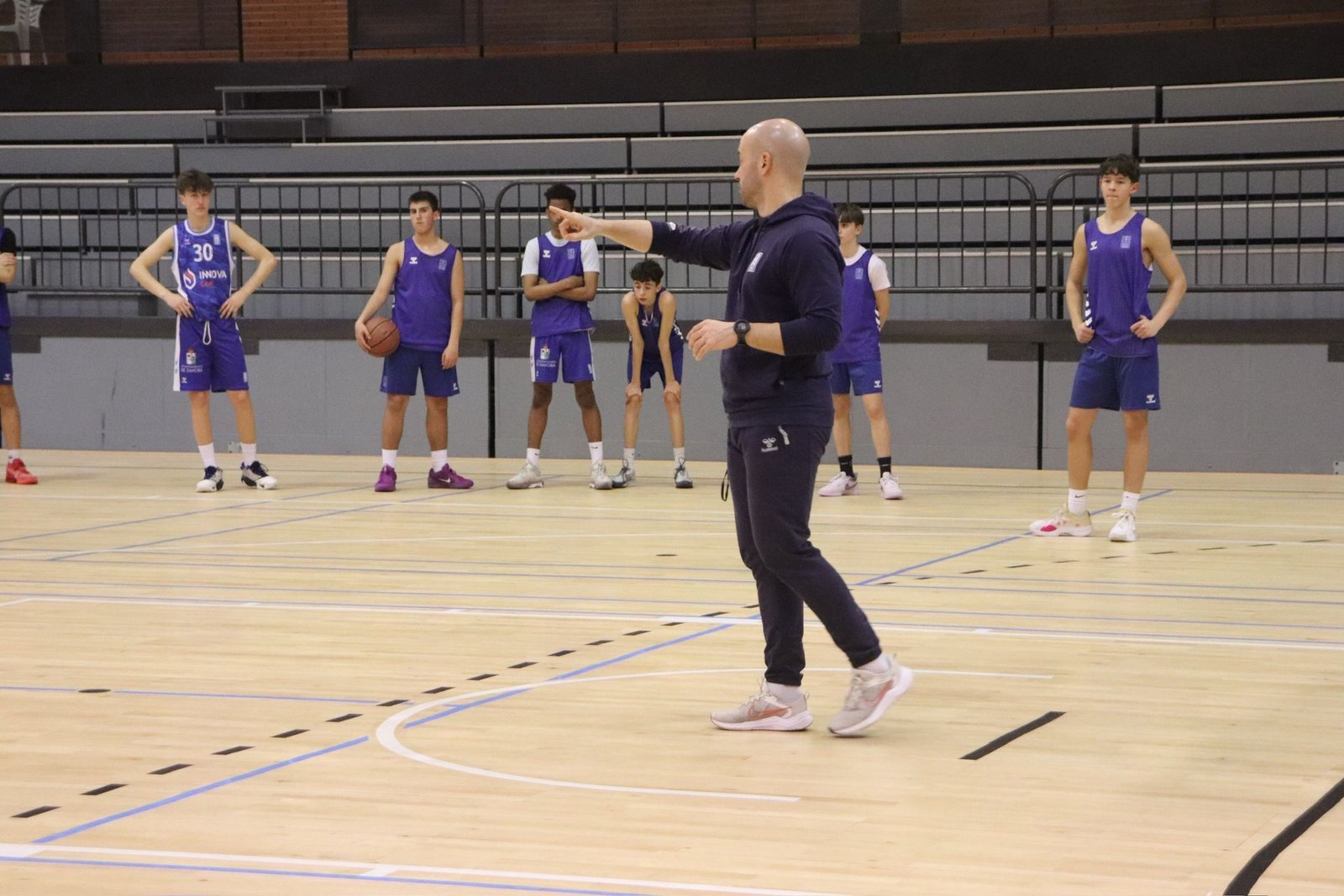 Rub&eacute;n Pascual durante un entrenamiento de la cantera del CB Zamora