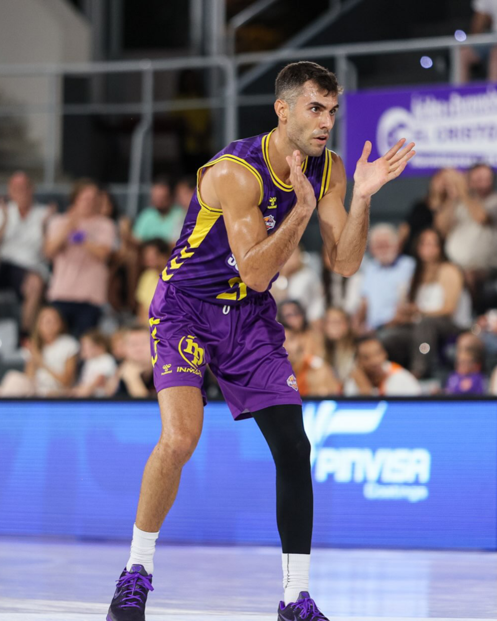 Álex Jordá con la camiseta del Caja Rural CB Zamora